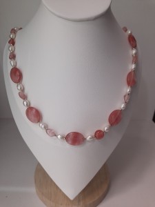 AURA NASZYJNIK Z KWARCEM RÓŻOWYM, PERŁAMI I HEMATYTAMI